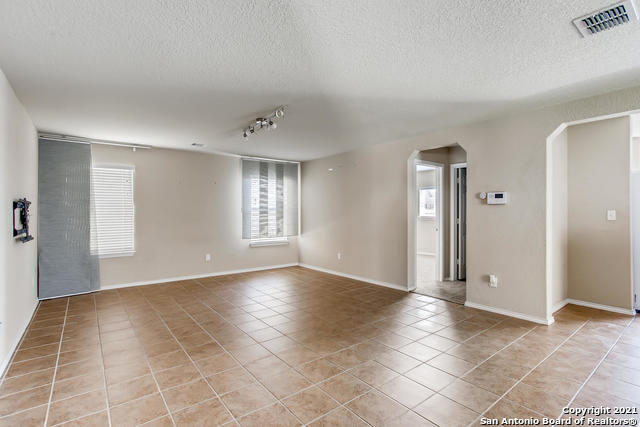 Image 5 of 27 For 25103 Remington Oaks