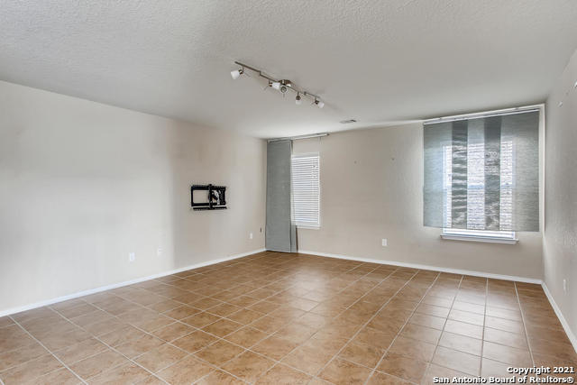 Image 6 of 27 For 25103 Remington Oaks