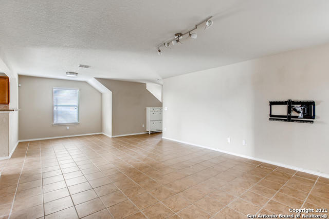 Image 7 of 27 For 25103 Remington Oaks