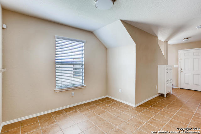 Image 9 of 27 For 25103 Remington Oaks