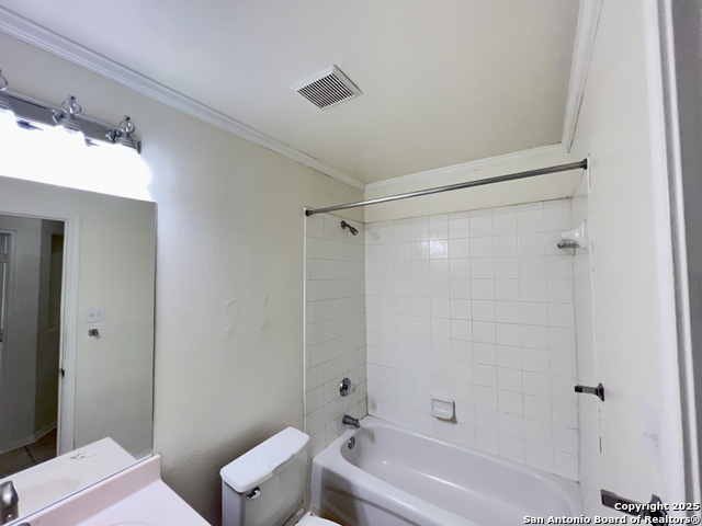 Image 34 of 41 For 4447 Amandas Cove