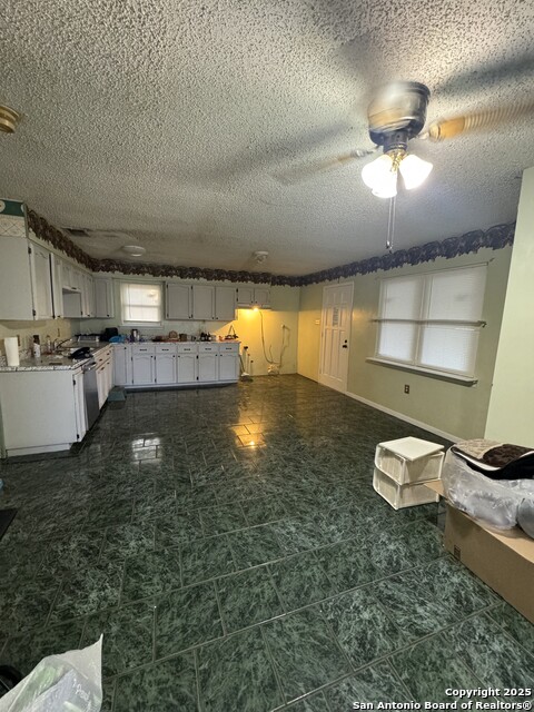 Image 4 of 23 For 2727 Coldstream St.