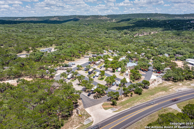 Listing photo id 8 for 17310 Fm 306