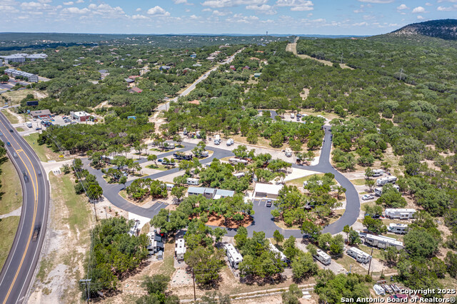 Listing photo id 9 for 17310 Fm 306