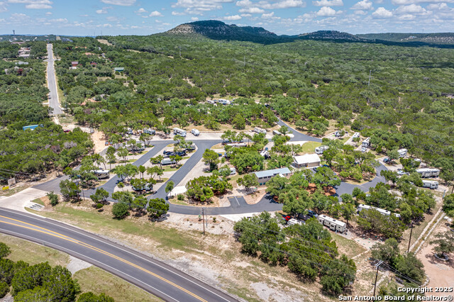 Listing photo id 10 for 17310 Fm 306