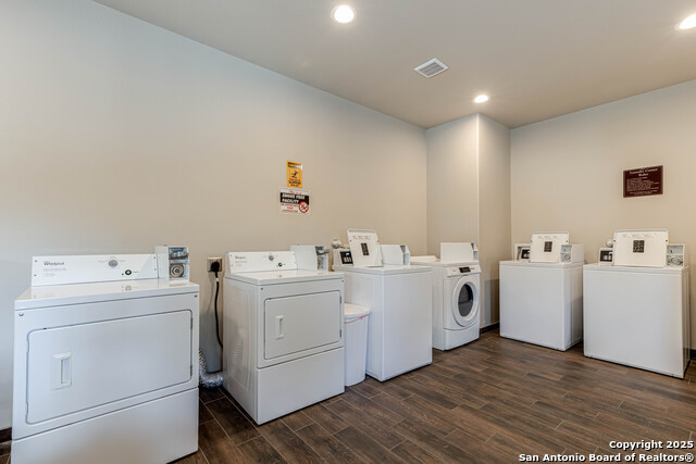Listing photo id 13 for 17310 Fm 306