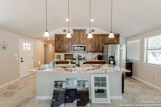 Listing photo id 15 for 17310 Fm 306