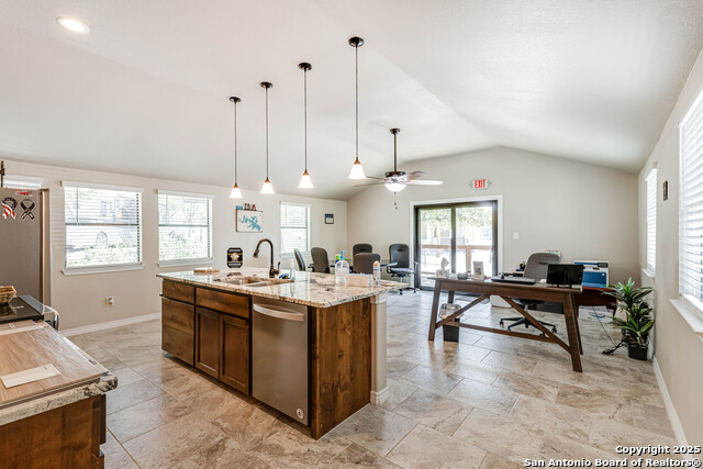 Listing photo id 16 for 17310 Fm 306