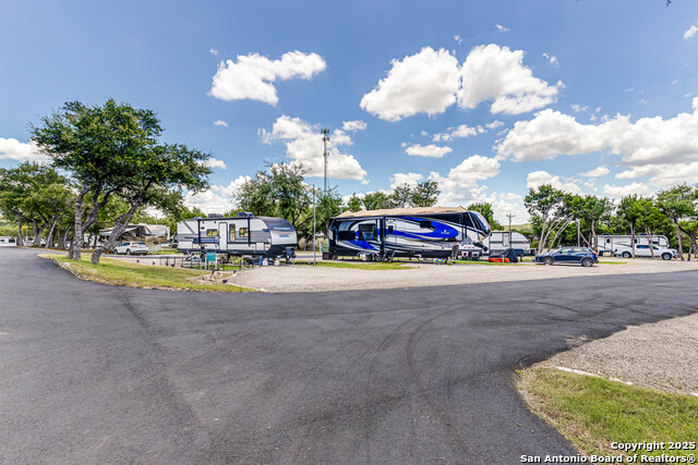 Listing photo id 20 for 17310 Fm 306