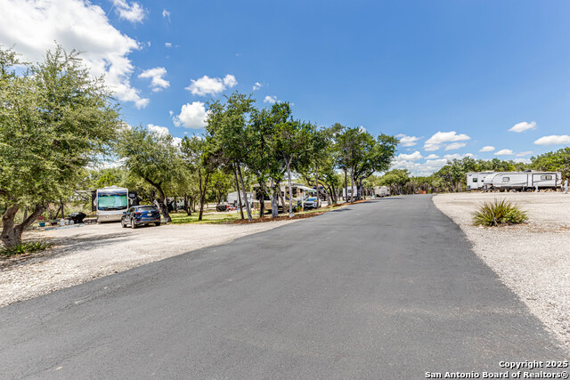 Listing photo id 23 for 17310 Fm 306