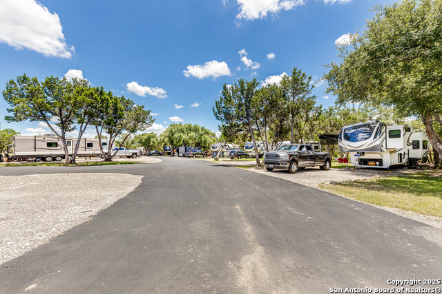 Listing photo id 25 for 17310 Fm 306