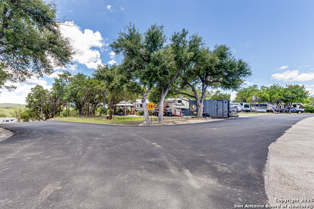 Listing photo id 27 for 17310 Fm 306