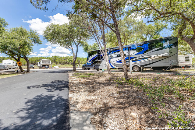 Listing photo id 29 for 17310 Fm 306