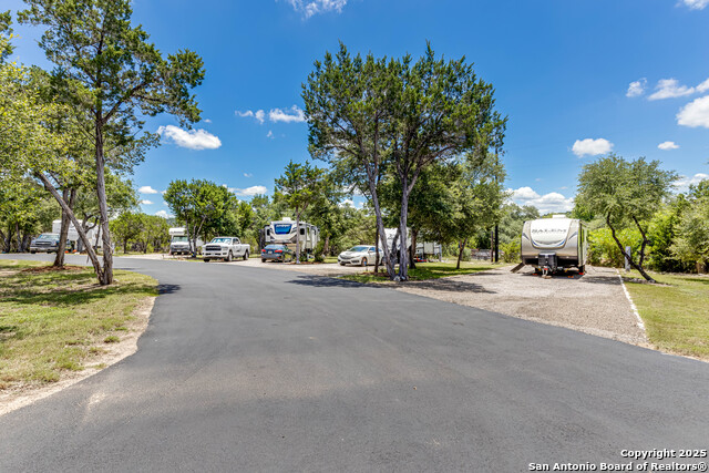 Listing photo id 33 for 17310 Fm 306