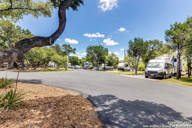 Listing photo id 34 for 17310 Fm 306