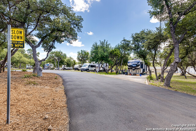 Listing photo id 35 for 17310 Fm 306
