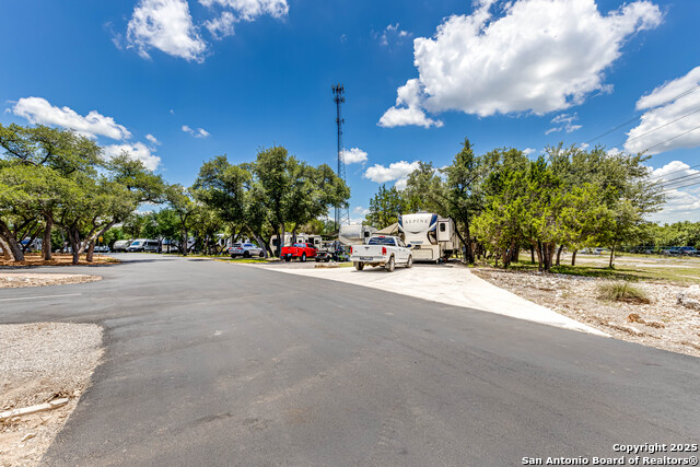 Listing photo id 36 for 17310 Fm 306