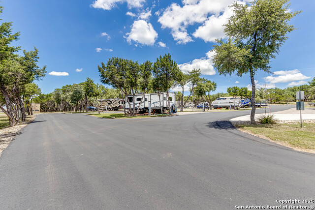 Listing photo id 38 for 17310 Fm 306