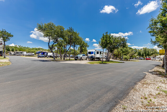 Listing photo id 39 for 17310 Fm 306