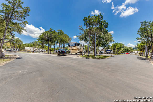 Listing photo id 40 for 17310 Fm 306