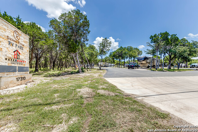 Listing photo id 41 for 17310 Fm 306