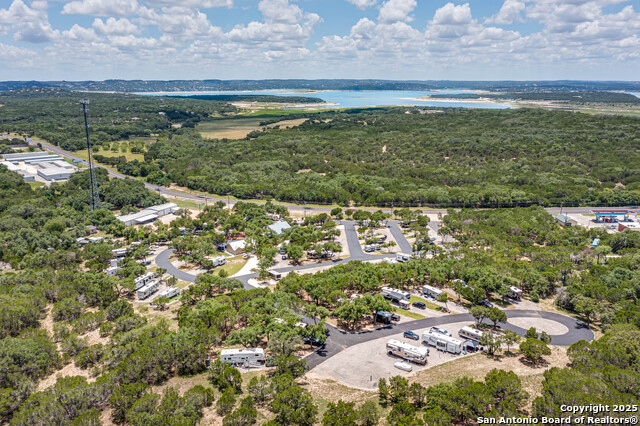 Listing photo id 4 for 17310 Fm 306