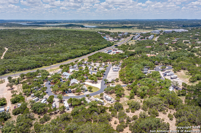 Listing photo id 6 for 17310 Fm 306