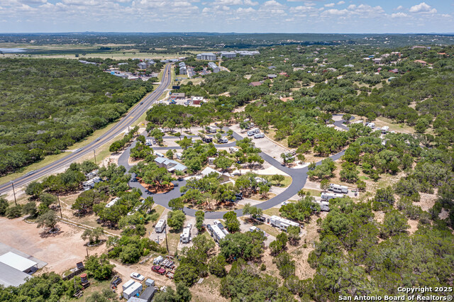 Listing photo id 7 for 17310 Fm 306