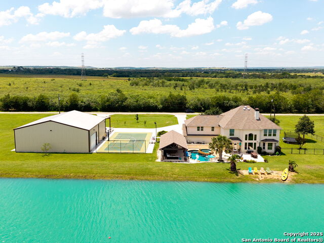 Listing photo id 9 for 311 Ski Plex