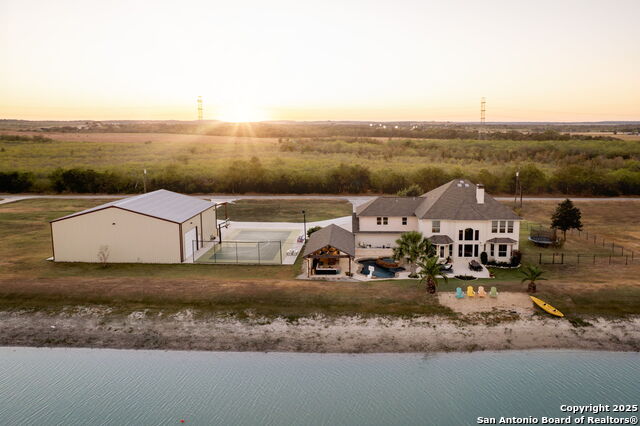 Listing photo id 5 for 311 Ski Plex