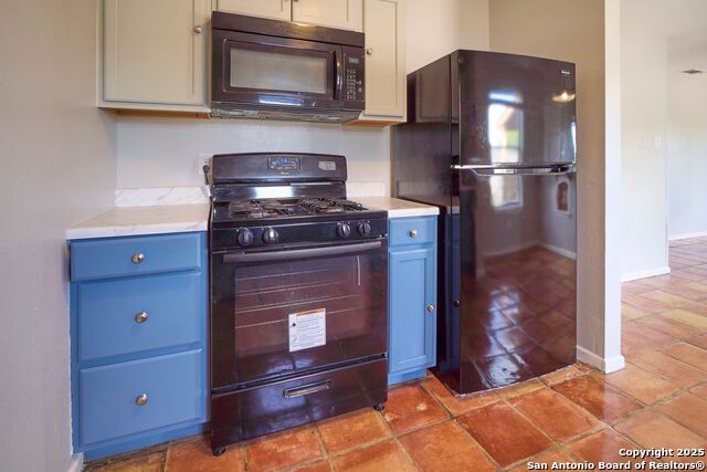 Image 10 of 21 For 418 Verne 3