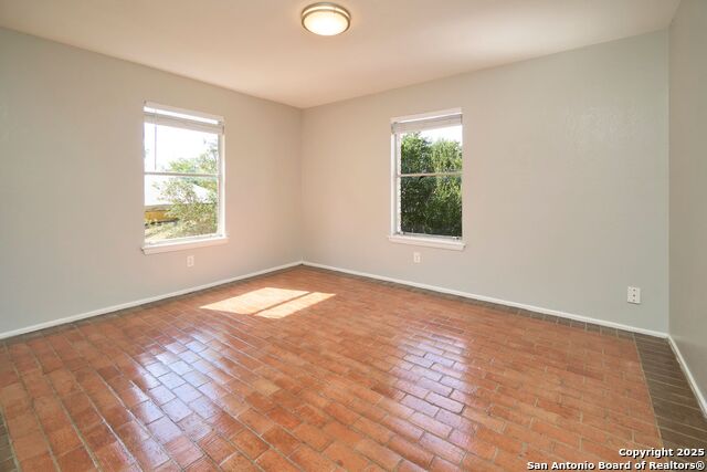 Image 12 of 21 For 418 Verne 3