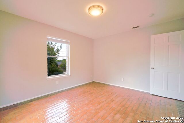 Image 14 of 21 For 418 Verne 3