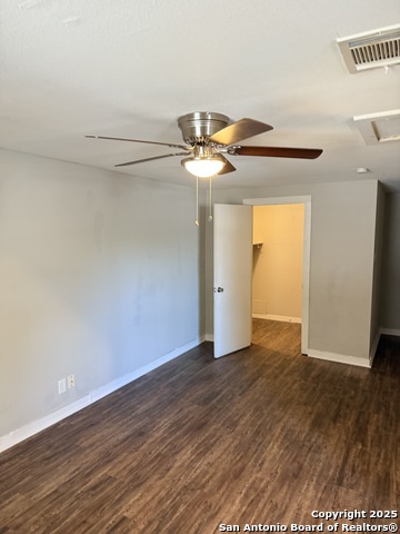 Listing photo id 11 for 209 Charcliff