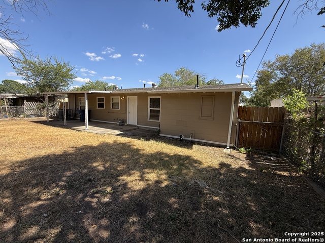 Listing photo id 13 for 209 Charcliff