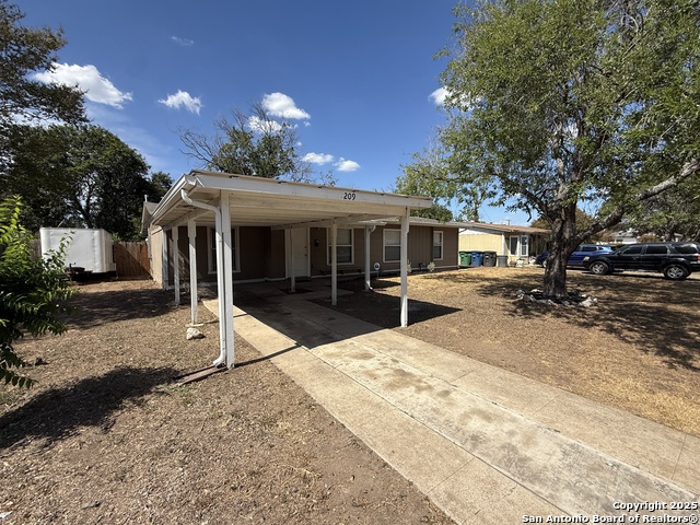 Listing photo id 0 for 209 Charcliff