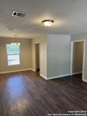 Listing photo id 1 for 209 Charcliff