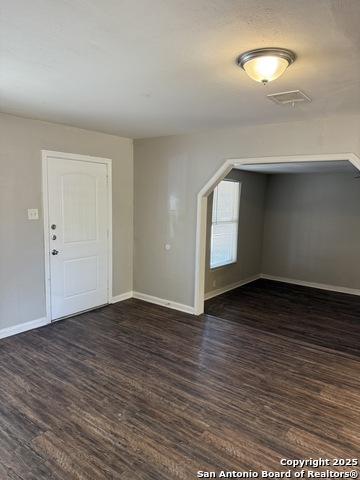 Listing photo id 2 for 209 Charcliff