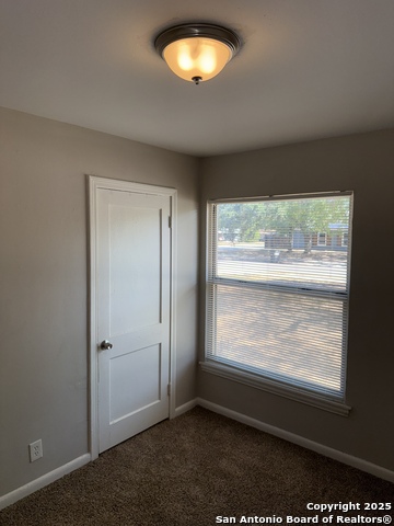 Listing photo id 5 for 209 Charcliff