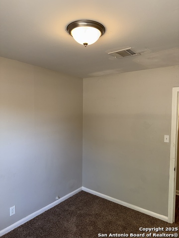 Listing photo id 6 for 209 Charcliff