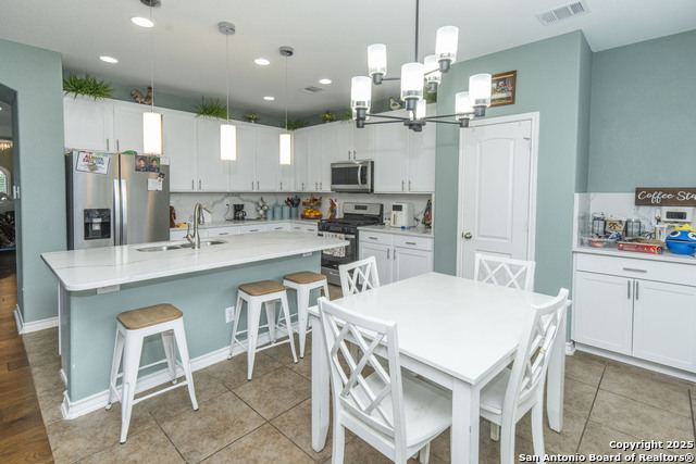 Image 19 of 49 For 23503 Woodlawn Rdg