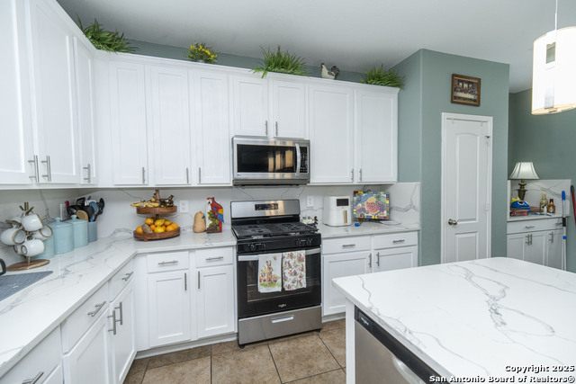 Image 22 of 49 For 23503 Woodlawn Rdg