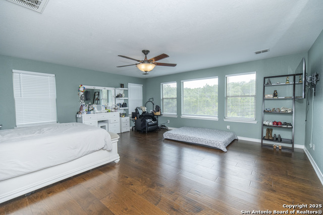 Image 26 of 49 For 23503 Woodlawn Rdg