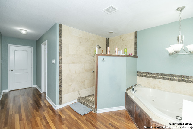 Image 28 of 49 For 23503 Woodlawn Rdg