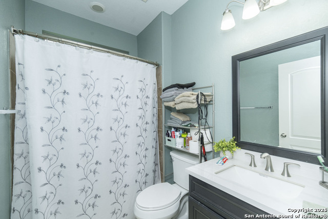 Image 32 of 49 For 23503 Woodlawn Rdg