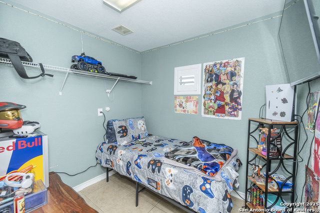 Image 34 of 49 For 23503 Woodlawn Rdg