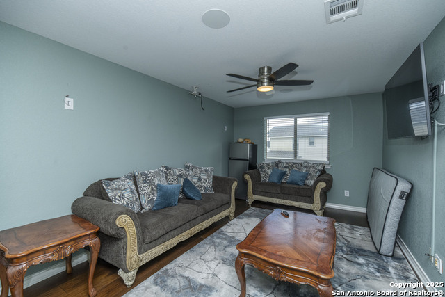 Image 36 of 49 For 23503 Woodlawn Rdg