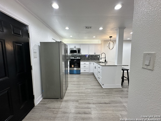 Listing photo id 10 for 727 Erline  