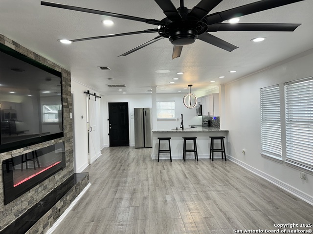 Listing photo id 16 for 727 Erline  
