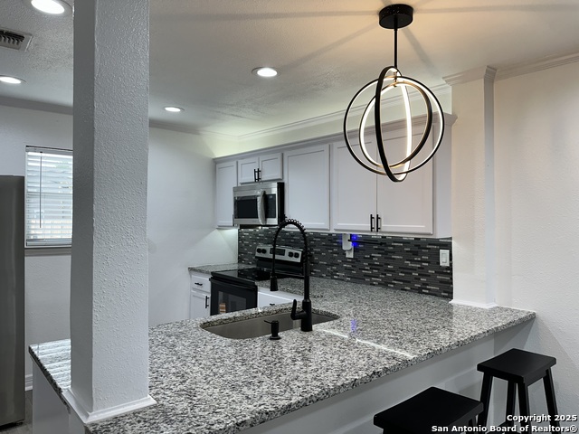 Listing photo id 17 for 727 Erline  